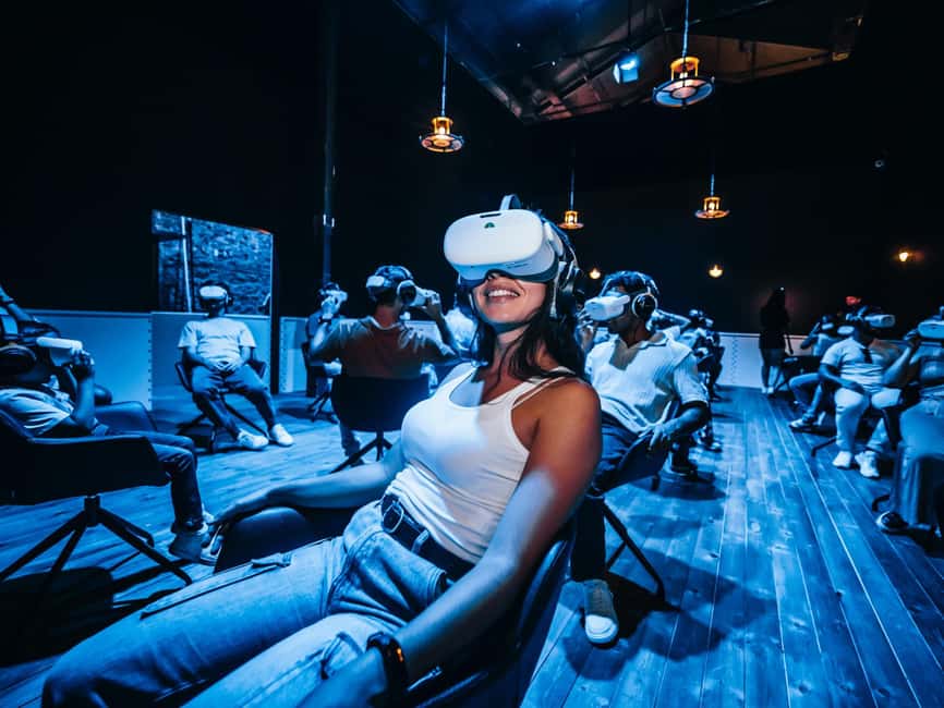 Zurich: Entrance ticket to the "Titanic" immersive exhibition at Lichthalle Maag - Following the Callaghan family, why a single story makes a disaster understandable