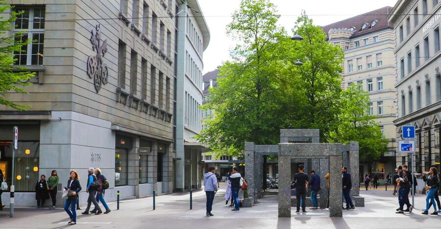 Zurich: Exclusive Swiss Banking Tour with a Local - Bahnhofstrasse: the “most recognizable” street with a money story