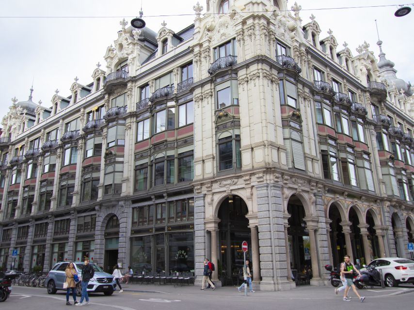 Zurich: Exclusive Swiss Banking Tour with a Local - Paradeplatz: where Zurich’s finance atmosphere becomes real