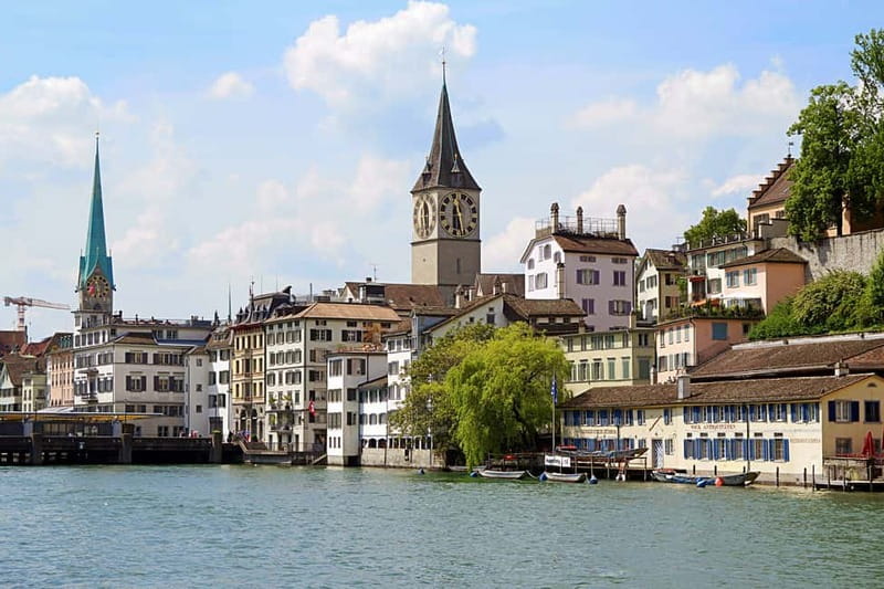 Zurich: Express Walk with a Local in 60 minutes - Münsterbrücke to Grossmünster: Big Views, Clear Context