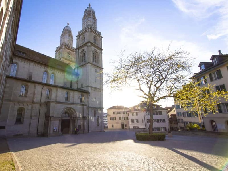 Zurich: Express Walk with a Local in 60 minutes - Lindenhof Finish: A Great Place to Reset Your Plan