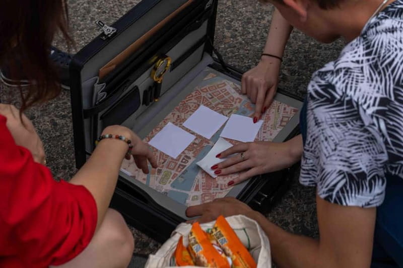 Zürich: guided Escape Game - Boatride, Snacks and Drinks - Starting point details, including winter and daylight tips
