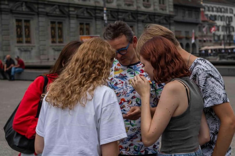 Zürich: guided Escape Game - Boatride, Snacks and Drinks - Snacks and drinks: a small included perk with real value