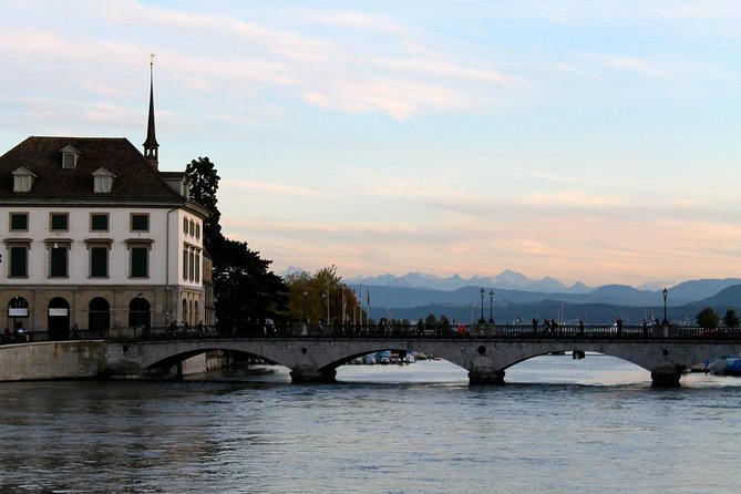 Zurich Like a Local: Customized Private Tour - Why a Zurich private walking tour beats solo wandering