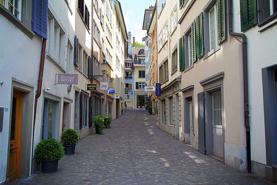 Zurich - Old Town Private Walking Tour - Grossmünster start: twin towers, romanesque lines, and early Zurich vibes