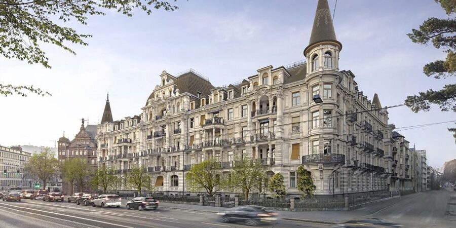 Zurich: Open Top Bus Sightseeing Tour with Optional Cruise - Enter Limmatstrasse 4, Find the Red Bus, and Get Ready