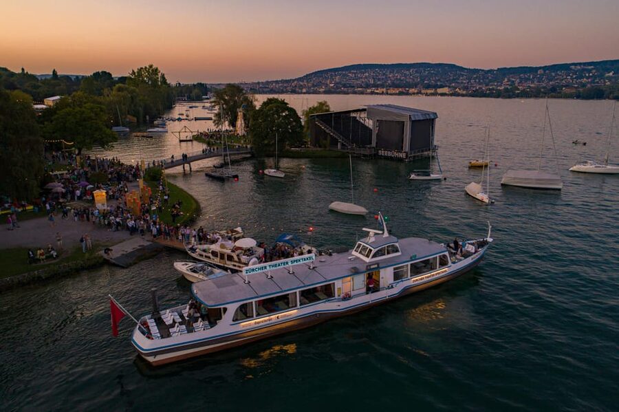 Zurich: Open Top Bus Sightseeing Tour with Optional Cruise - Rotes Schloss and Fraumünster: Old Town Icons From the Right Angles