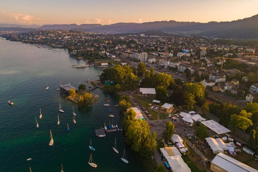 Zurich: Open Top Bus Sightseeing Tour with Optional Cruise - Bahnhofstrasse: The Classic Zurich Walk Starts Here