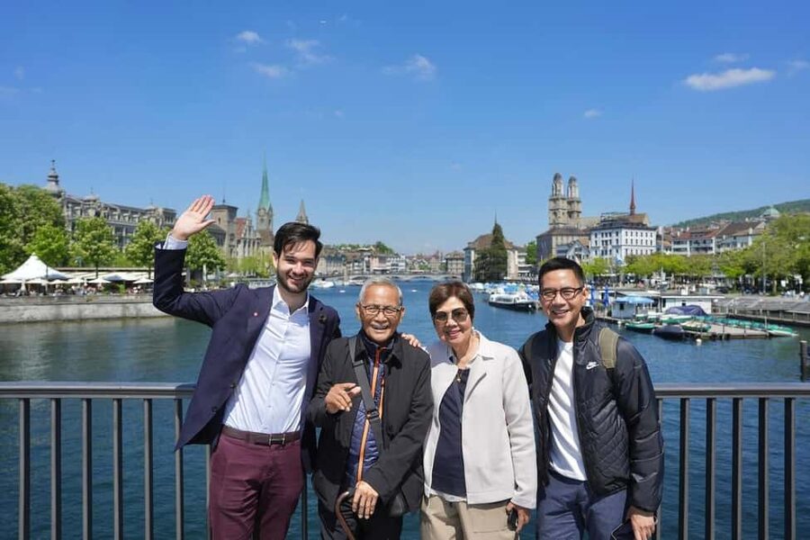 Zurich: Private City Walking Tour with Polybahn Ride - Grossmünster: the two towers photo moment