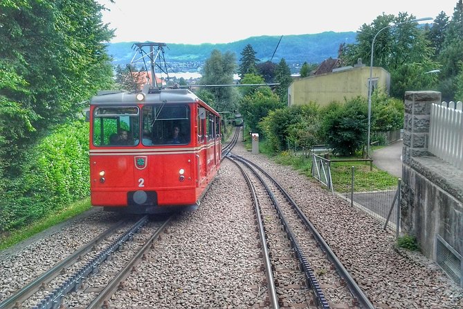 Zürich Private Walking Half-Day Trip with optional Lake Cruise - Lindenhof Hill: the old town viewpoint you can reach without a ticket