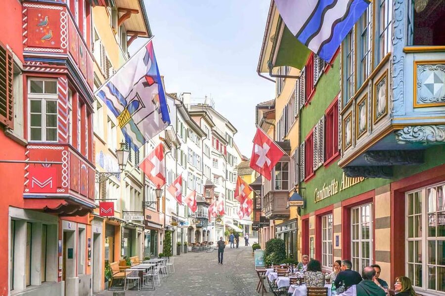 Zurich: Stein am Rhein, Rhine Falls & Lake Boat Cruise - Zurich by Transit: Bahnhofstrasse and Getting Oriented Fast