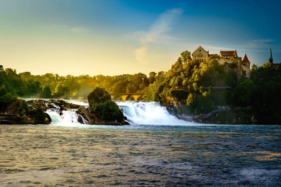 Zurich: Stein am Rhein, Rhine Falls & Lake Boat Cruise - Paradeplatz to Bürkliplatz: The Tram Ride That Sets Up Lake Zurich