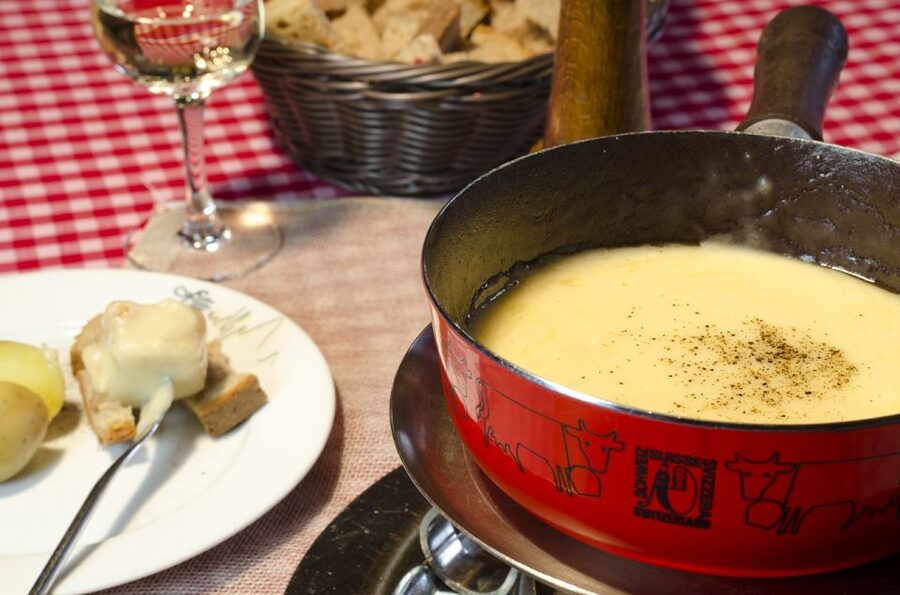Zurich: Sunset Tour with Cheese Fondue - How the sunset timing changes Zurich (and your dinner mood)