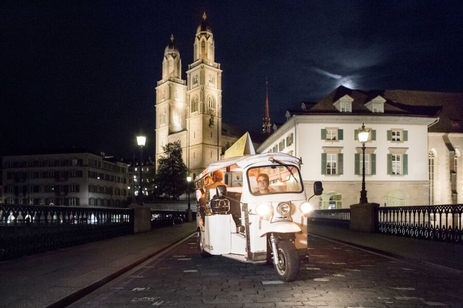 Zurich: Swiss Cheese Fondue & Wine e-Tuk-Tuk City Tour - Limmat and lake time, and why timing matters