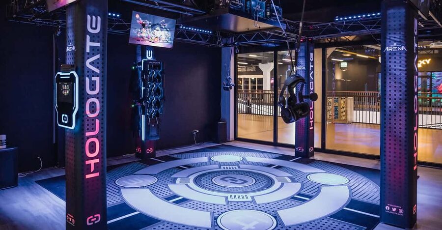 Zurich: Virtual Reality Arena - Choosing your mode: zombies, PvP shooter duels, or VR escape rooms