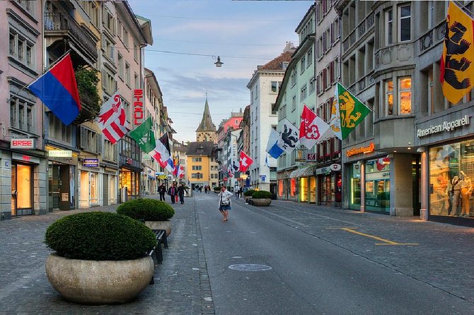 Zurich Walking Tour With Cruise and Aerial Cable Car - Lindenhof Hill: A Calm Break and a Photo Stop With Roman Roots